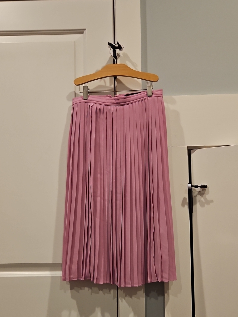 Pleated Midi Skirt in Dusty Pink